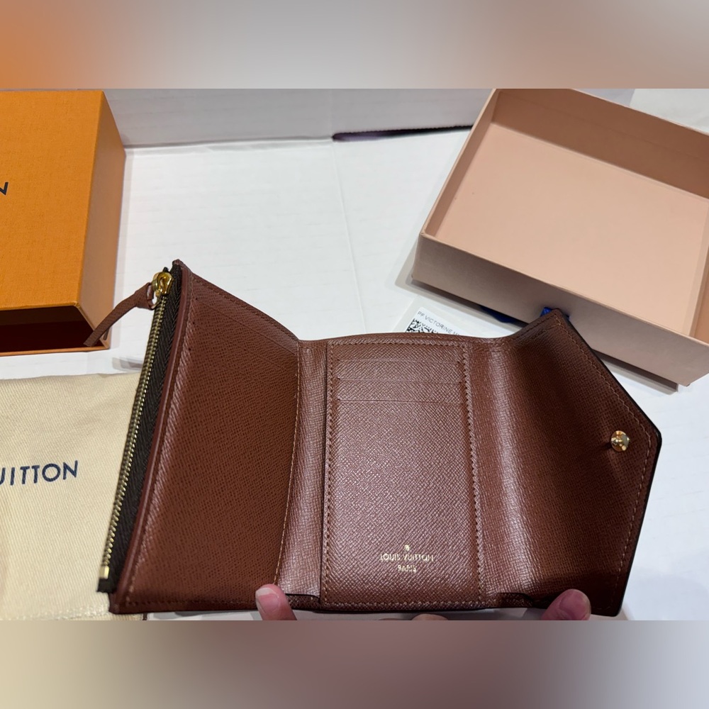 Louis Vuitton victorine wallet